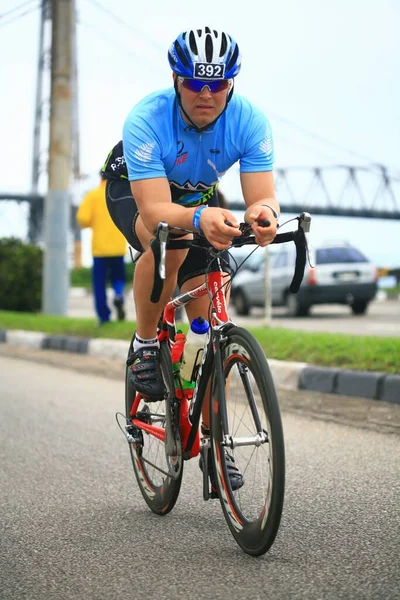 stock image FLORIANOPOLIS - SANTA CATARINA, BRAZIL, MAY 31: An unidentified competitor races in the Ironman triathlon competition held in Florianopolis - Santa Catarina - Brazil, on May 31, 2009.