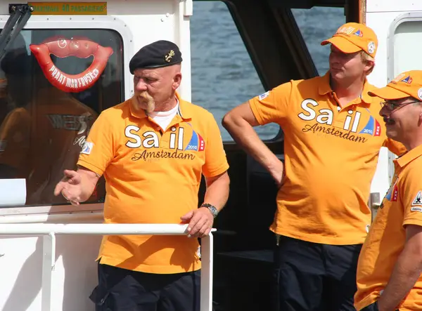 Sail Crew Wearing Orange Shirt — Stock Photo, Image