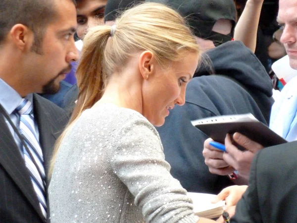 Cameron Diaz 22 Temmuz 2010 'da Londra' nın merkezinde Knight And Day galasında