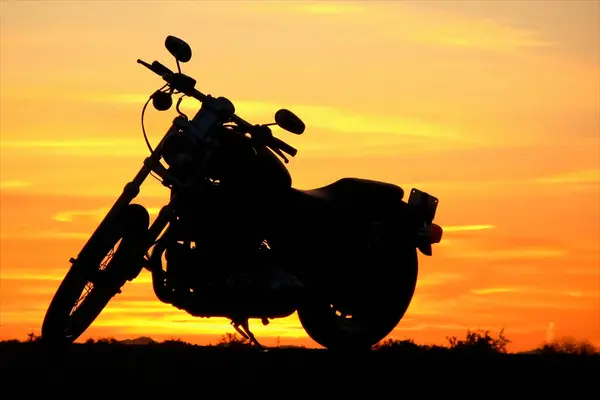 Motorcykel Vid Vacker Solnedgång — Stockfoto