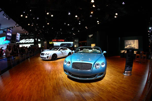 Нью Йорк Апреля Модель Роскошного Автомобиля Выставке International Auto Show — стоковое фото