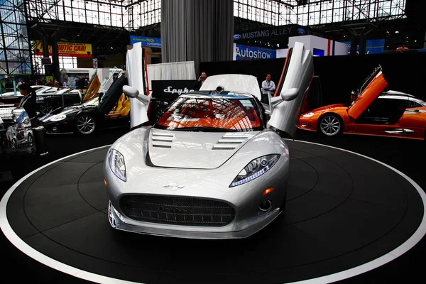 Нью Йорк Апреля Модель Роскошного Автомобиля Выставке International Auto Show — стоковое фото