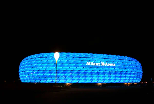 Allianz Arena Színes Megvilágítása Münchenben — Stock Fotó