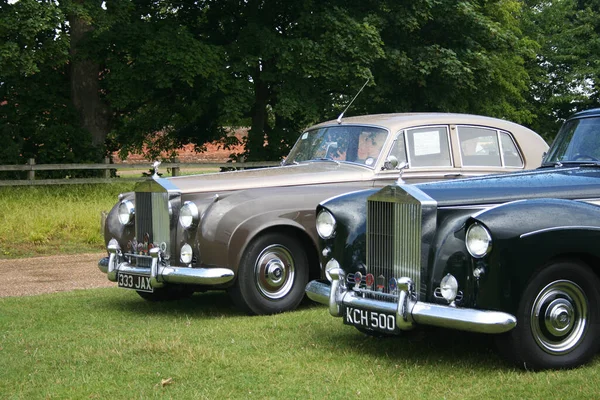 Пара Старовинних Rolls Royces — стокове фото