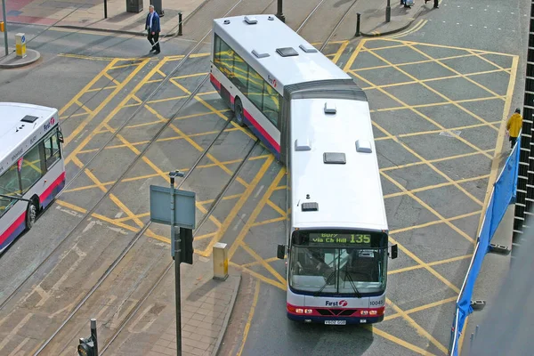 マンチェスター イングランドの連結バス — ストック写真