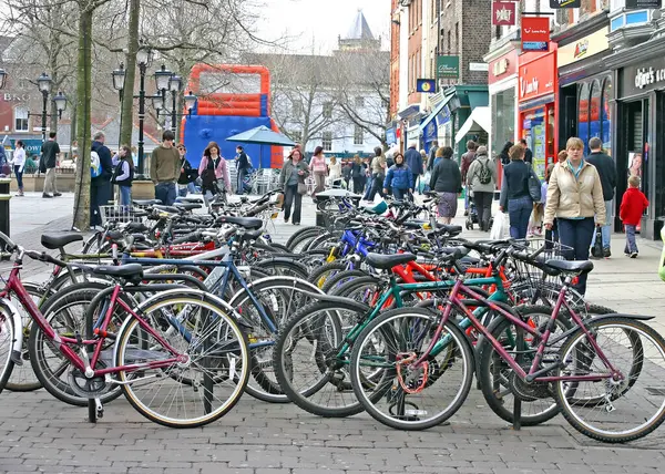 Bikes Parked Urban City Street — 图库照片