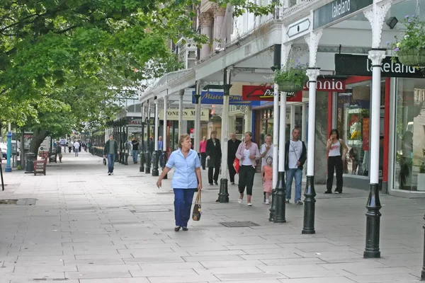 Toeristen Shoppers Lord Street Southport — Stockfoto