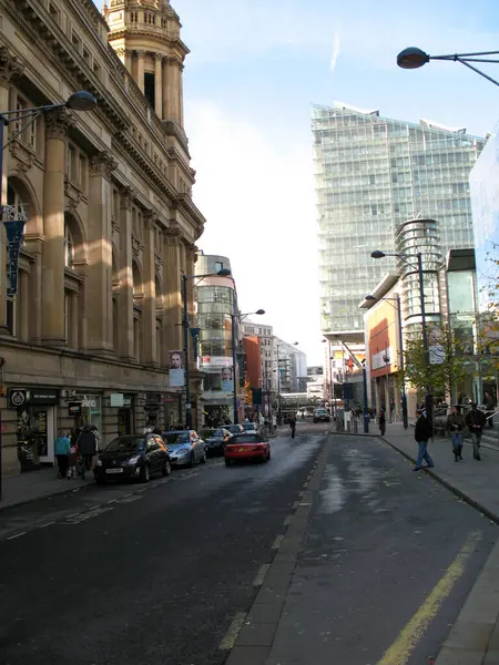 Zakupy Manchesterze Anglia Ludzie Chodzący Ulicami — Zdjęcie stockowe