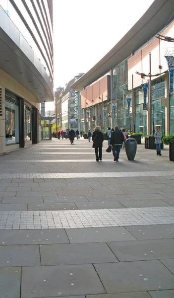 Ψώνια Στο Μάντσεστερ Της Αγγλίας Άνθρωποι Περπατούν Στους Δρόμους — Φωτογραφία Αρχείου