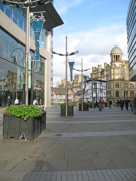 Покупки Манчестере Англия Люди Ходят Улицам — стоковое фото
