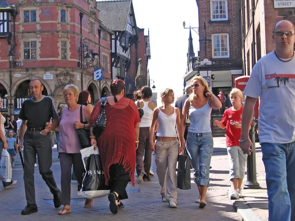 Turistas Compradores Calle Chester Inglaterra Reino Unido — Foto de Stock