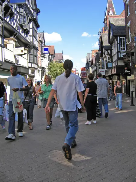 Toeristen Shoppers Straat Chester Engeland — Stockfoto