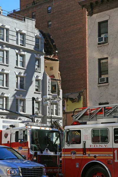 Crane Collapse Flatten Story Building — Stock Photo, Image
