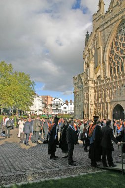 Exeter Katedrali 'nin dışında mezuniyet töreni