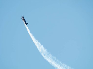 Hava gösterisi sırasında uçak. Modern uçak fotoğrafı. 