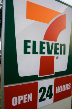 7-11 açık hava. Kapatın.