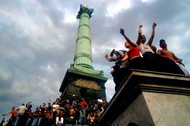 Paris Gay Onur Yürüyüşü