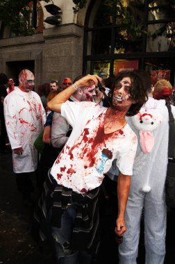 Londra 'nın merkezinde Zombi Yürüyüşü 30 Ekim 2010 