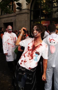 Londra 'nın merkezinde Zombi Yürüyüşü 30 Ekim 2010 