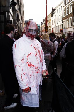 Londra 'nın merkezinde Zombi Yürüyüşü 30 Ekim 2010 