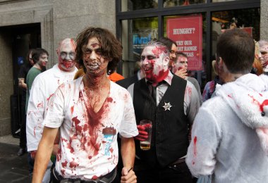 Londra 'nın merkezinde Zombi Yürüyüşü 30 Ekim 2010 
