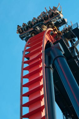 Sheikra Roller Coaster yakın çekim görüntüsü