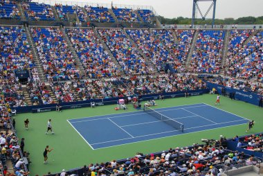 US open at crowded stadium