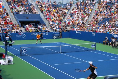 US open at crowded stadium