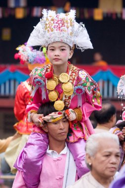 Mae Hong Son, Tayland 'da Poy Sang Long Töreni