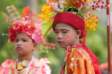 Mae Hong Son, Tayland 'da Poy Sang Long Töreni