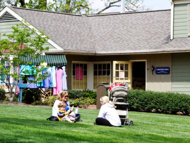 scenic shot of Peddler's Village - Friends Relax