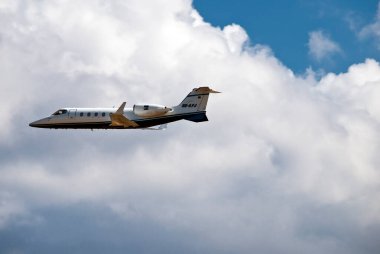 Learjet 60. Uçak gündüz uçuşuna hazır.