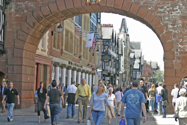 Turistas Compradores Rua Chester Inglaterra Reino Unido — Fotografia de Stock