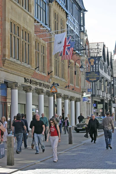 Touristes Commerçants Dans Rue Chester Angleterre Royaume Uni — Photo