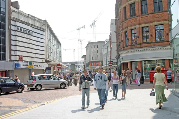 利物浦市的游客和购物者 — 图库照片