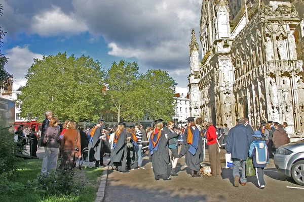 Abschlussfeier Vor Der Kathedrale Von Exeter — Stockfoto
