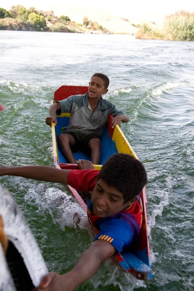 Lidé Řeky Nil Poblíž Aswan Egypt — Stock fotografie