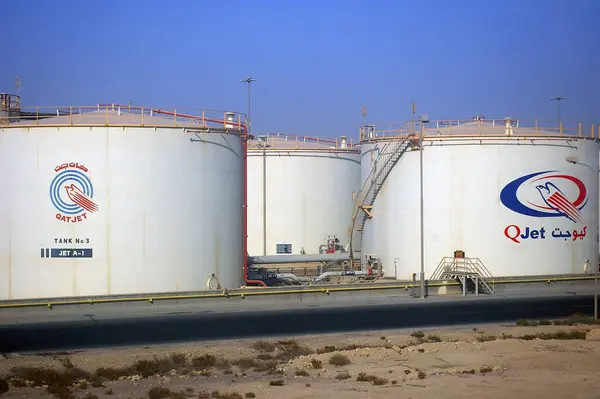 Oljebehållare Bensinfabrik Qatar — Stockfoto