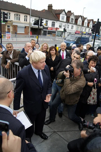 ロンドン市長ボリス ジョンソン 2010年10月1日ロンドンでガントスヒルラウンドアウト再開 — ストック写真