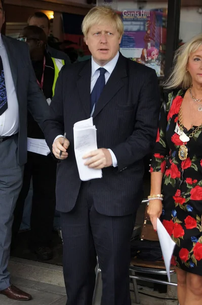 ロンドン市長ボリス ジョンソン 2010年10月1日ロンドンでガントスヒルラウンドアウト再開 — ストック写真