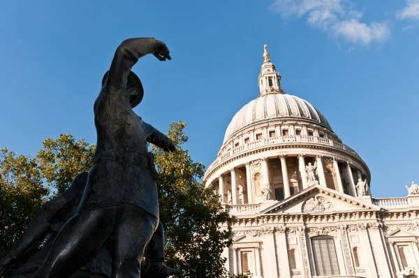 Aziz Paul Katedrali Nin Dışındaki Heykel Londra — Stok fotoğraf