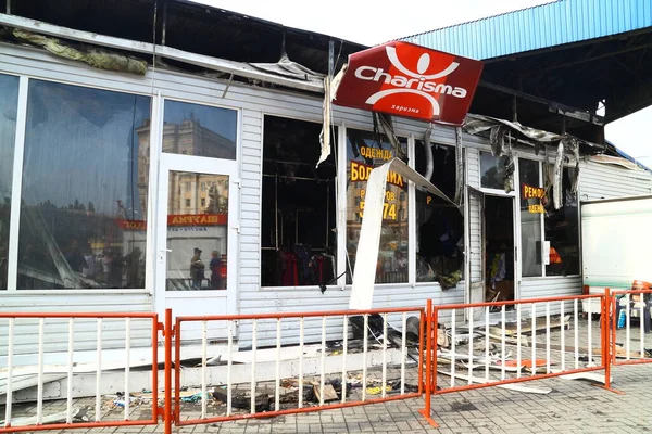 2009年9月23日 一场大火烧毁了位于乌克兰第聂伯罗彼得罗夫斯克的贸易中心2公顷区域 — 图库照片