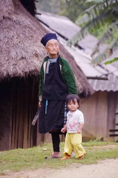 Vue Grand Mère Black Dao Ethnique — Photo