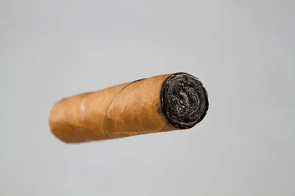 Lite Cigarr Bakgrunden Närbild — Stockfoto