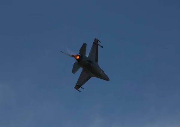 現代のジェット戦闘機の空に — ストック写真