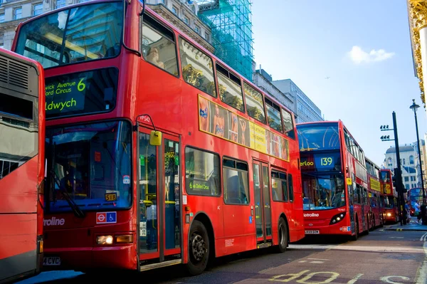 Stadsbussar Kollektivtrafik London — Stockfoto