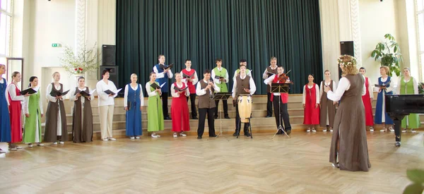Dobele Lettland Mai Chor Tritt Auf Der Bühne Beim Lokalen — Stockfoto