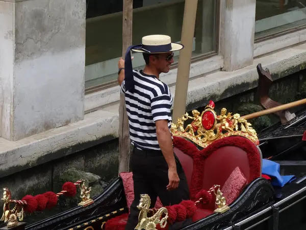 Venedik Gondolcuların Gündüz Görüşü — Stok fotoğraf