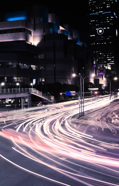 Geceleri Trafik Lambası Manzarası — Stok fotoğraf