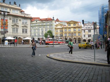 Prag'da bir sokak görünümü.